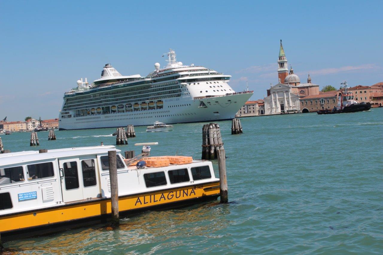 2016-05-20 Venice - Zattere Promenade 16